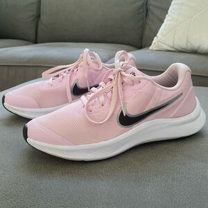 Nike star runner sneakers